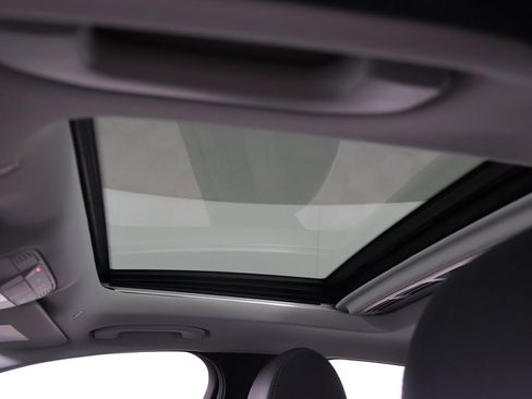 Used 2019 Mercedes-Benz C 300 Sedan w/ Premium Package image 15