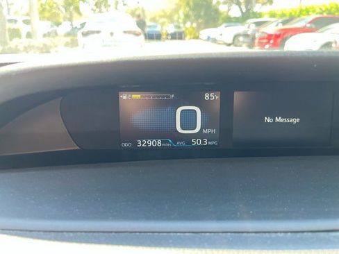 Used 2018 Toyota Prius One image 9