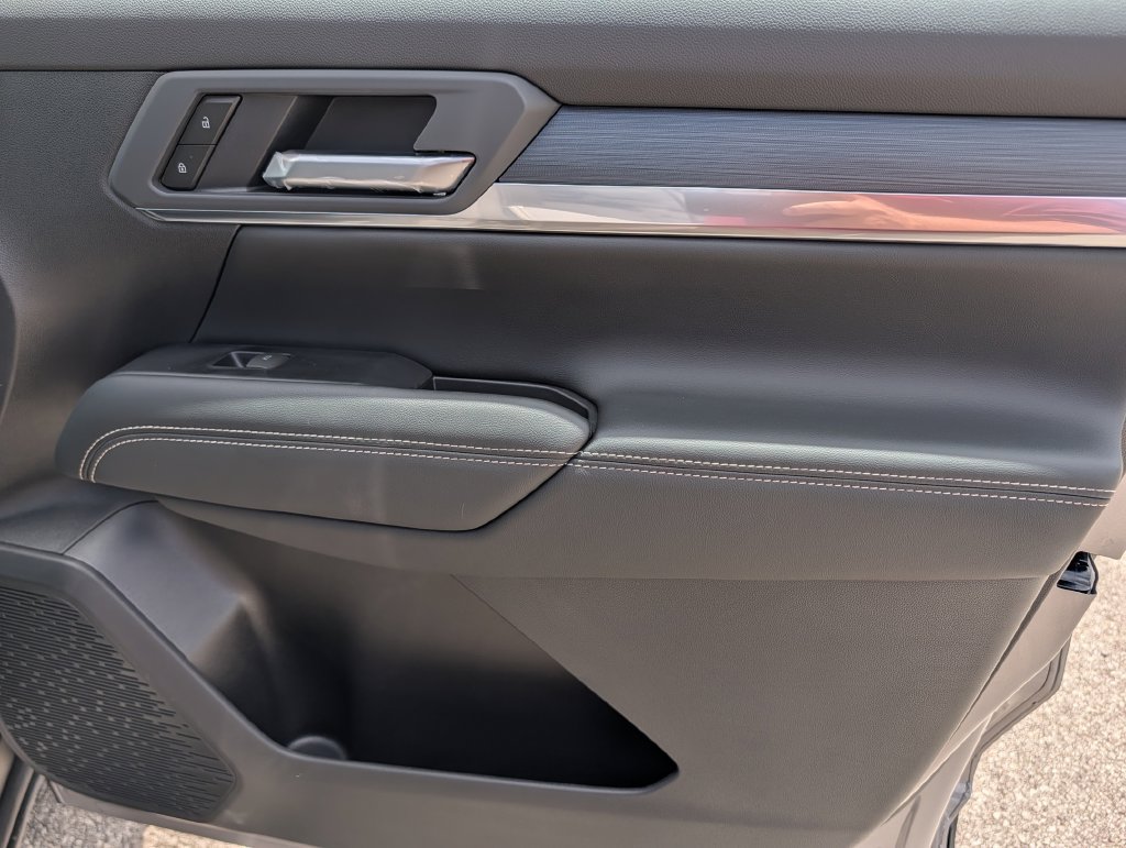New 2027 GMC Terrain Elevation w/ Elevation Premium Package FWD image 33