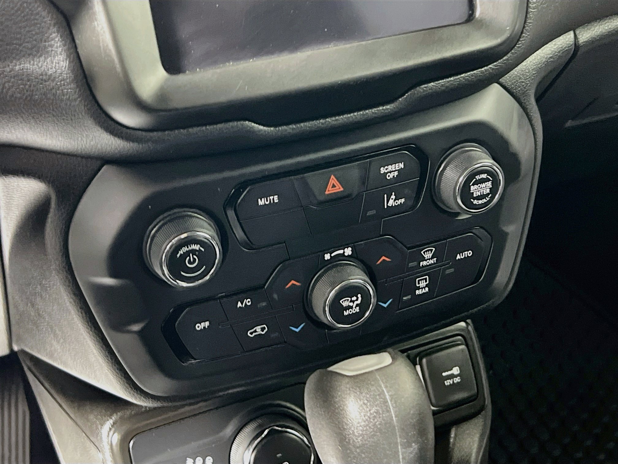 Used 2023 Jeep Renegade Latitude AWD/4WD image 26