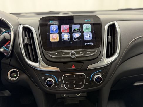 Used 2018 Chevrolet Equinox Premier image 18