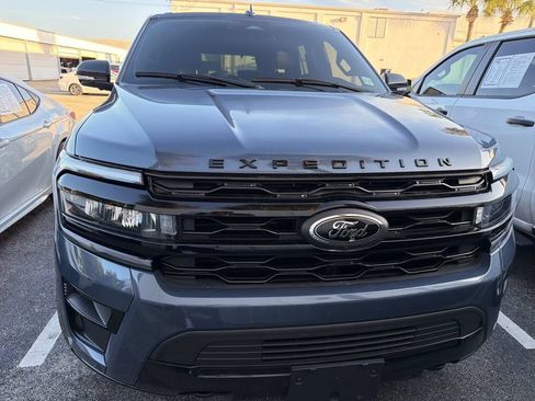 Used 2022 Ford Expedition Limited AWD/4WD image 2