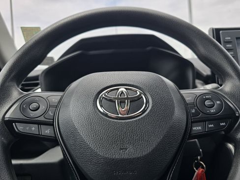 Used 2021 Toyota RAV4 LE AWD/4WD image 25