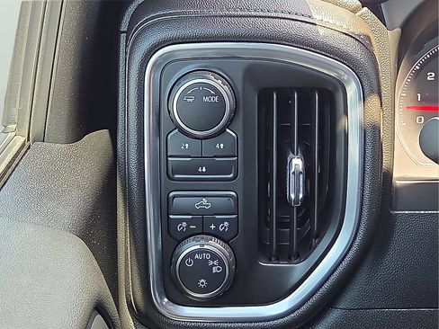 Used 2022 Chevrolet Silverado 2500 LT AWD/4WD image 19