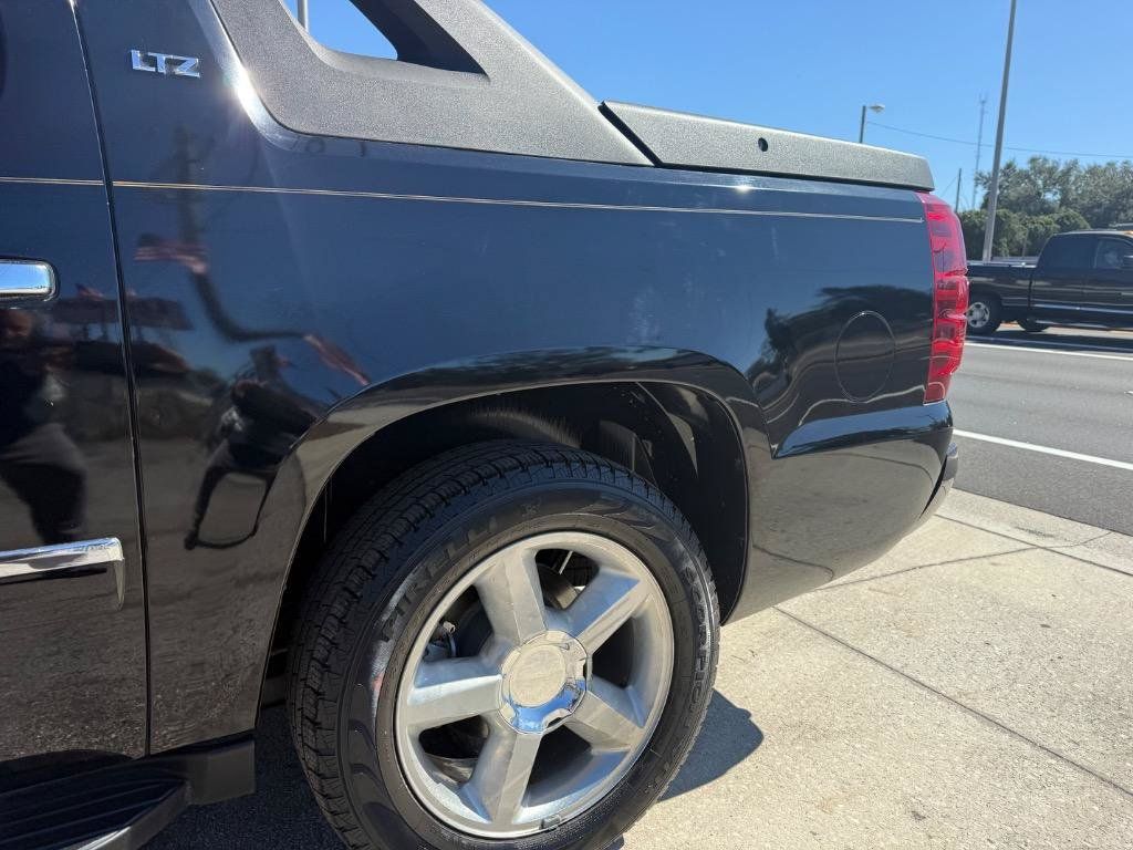 Used 2009 Chevrolet Avalanche LTZ RWD image 13