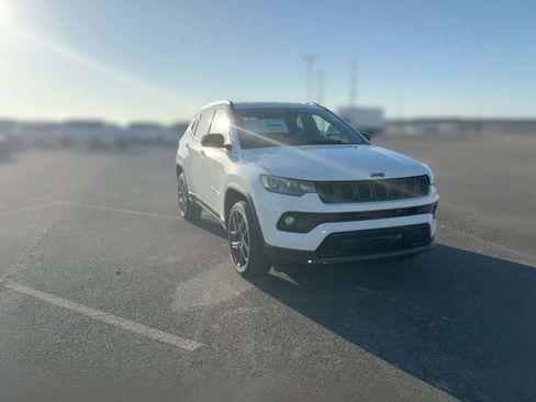 New 2026 Jeep Compass Latitude image 17