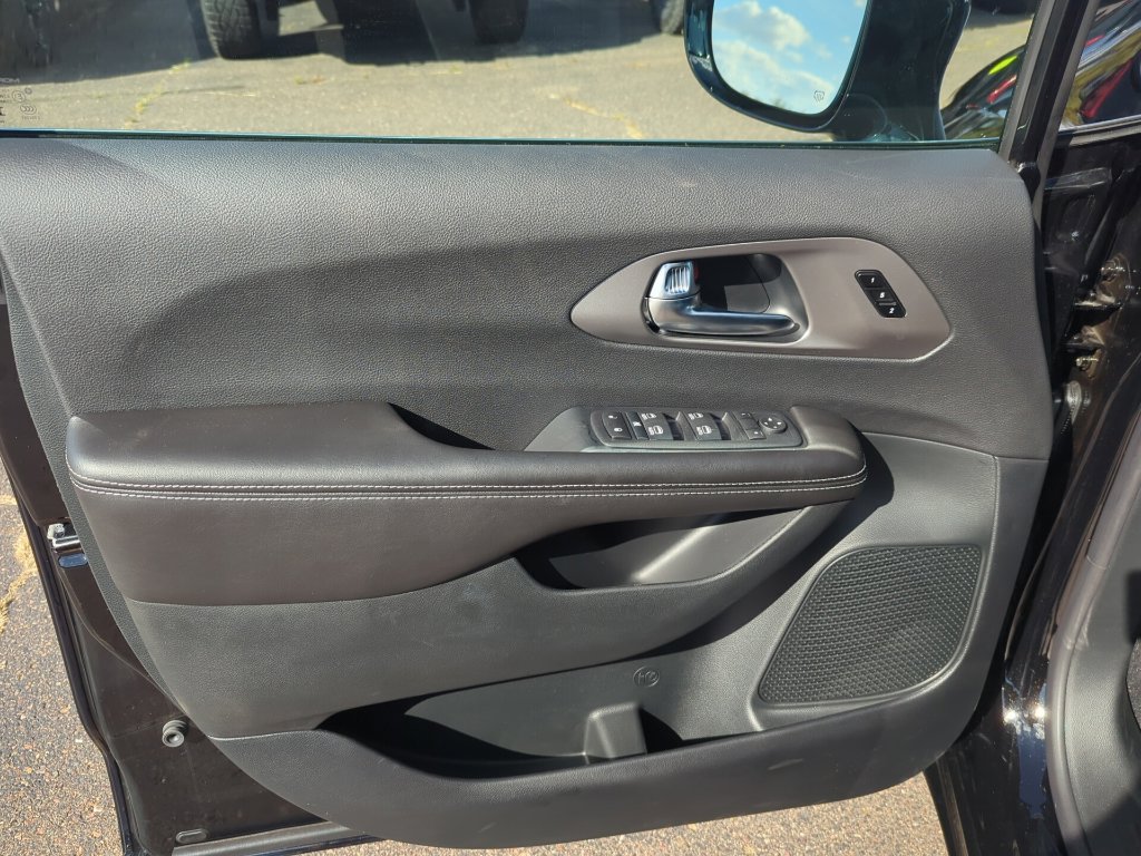 New 2027 Chrysler Pacifica Select AWD/4WD image 37