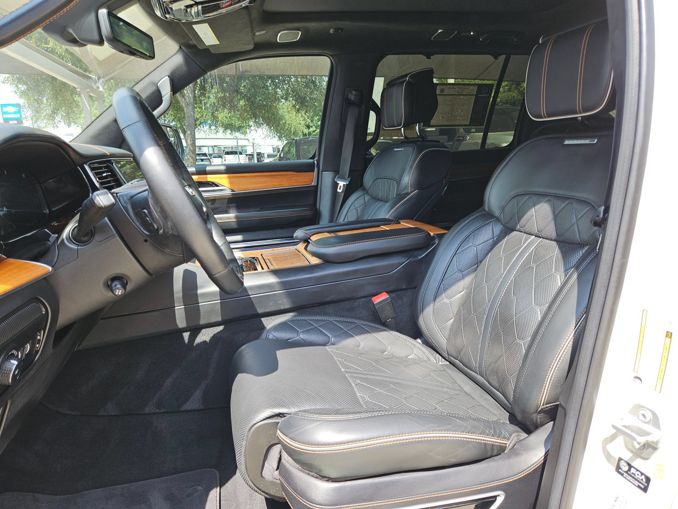 Used 2022 Jeep Grand Wagoneer Series III AWD/4WD image 9