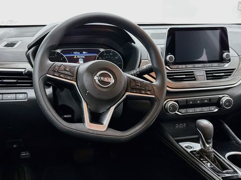 Used 2023 Nissan Altima 2.5 SV FWD image 17