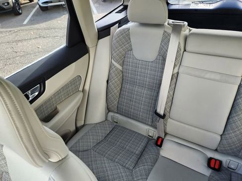 Certified 2022 Volvo XC60 B5 Momentum image 15