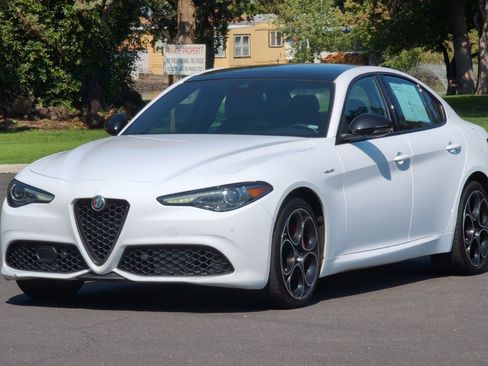 Used 2023 Alfa Romeo Giulia Veloce image 8