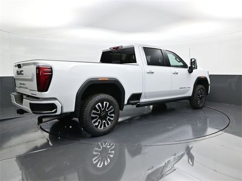 Used 2025 GMC Sierra 2500 Denali Ultimate image 5