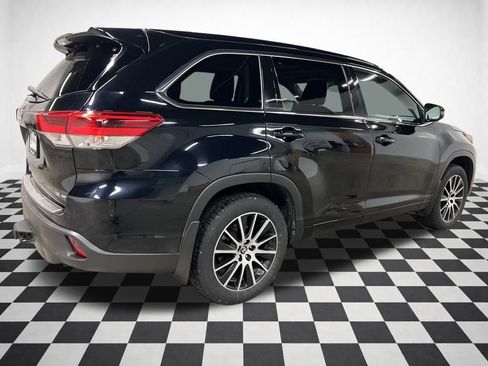 Used 2018 Toyota Highlander SE image 5