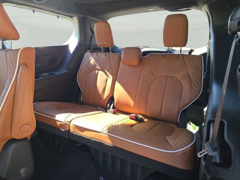 New 2026 Chrysler Pacifica Pinnacle w/ Trailer Tow Group image 7