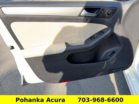 Used 2017 Volkswagen Jetta SE FWD image 24