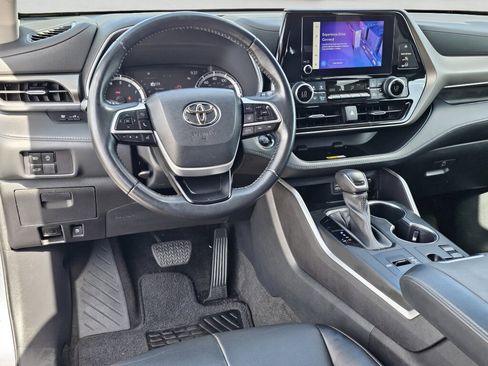 Used 2023 Toyota Highlander XLE FWD image 37