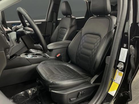 Used 2024 Ford Escape SE w/ PHEV Premium Package image 4