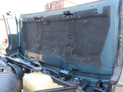 Used 2005 HUMMER H2 w/ Preferred Equipment Group image 16