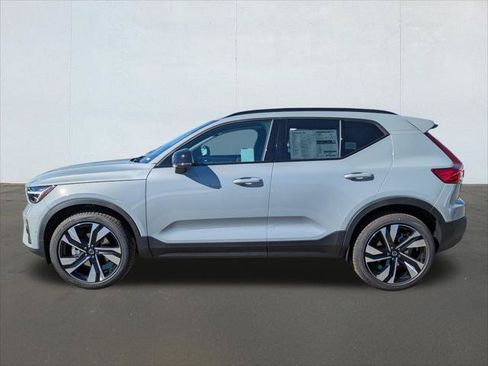 New 2026 Volvo XC40 B5 Ultra w/ Climate Package AWD/4WD image 3