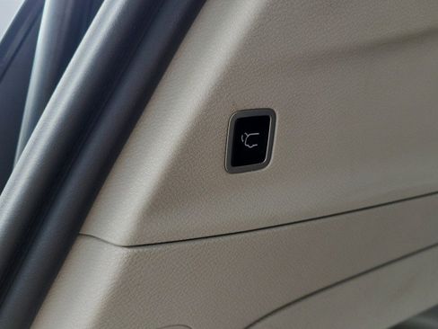 Used 2022 Chrysler Pacifica Touring-L FWD image 12