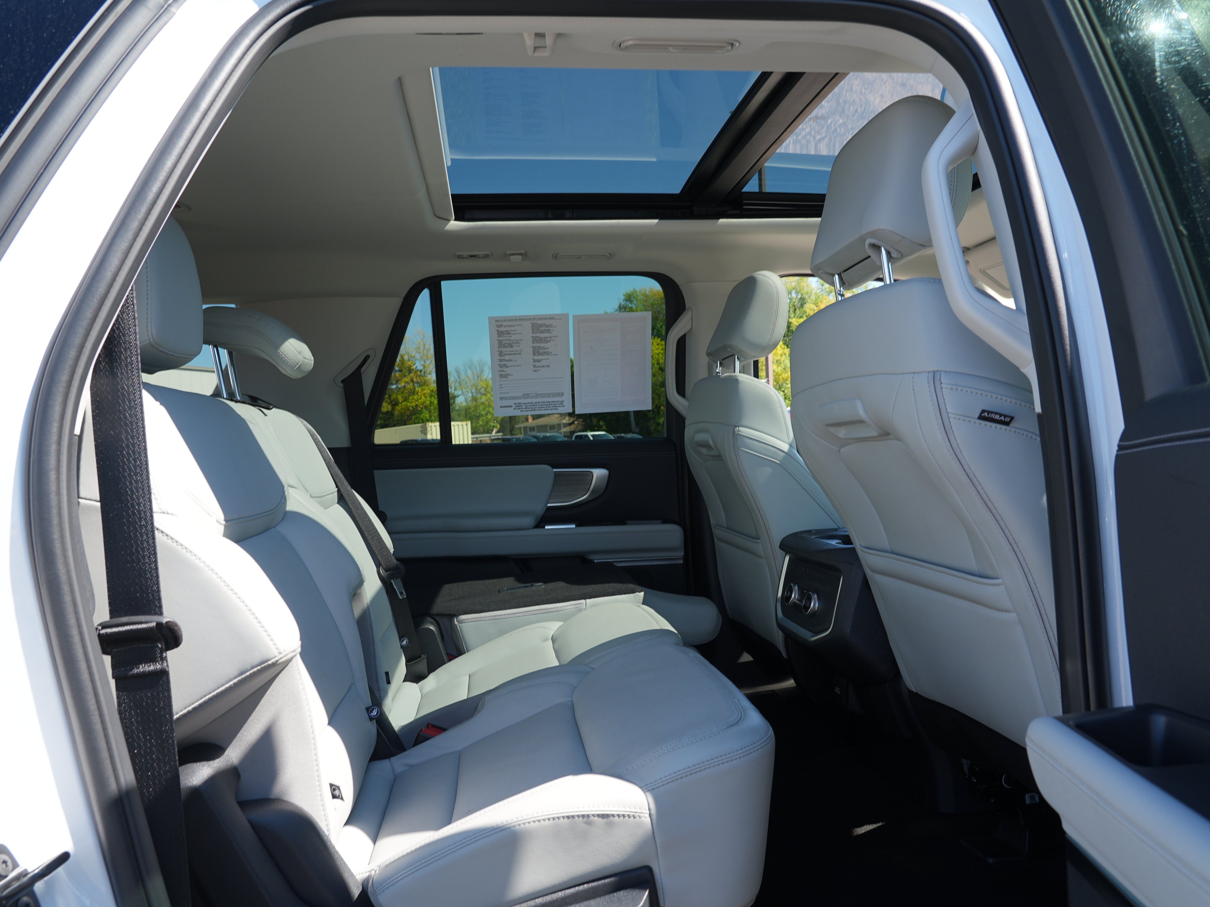 Used 2025 Ford Expedition Max Platinum AWD/4WD image 31