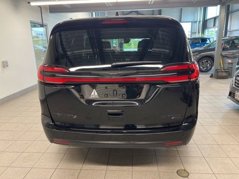 Used 2024 Chrysler Pacifica Limited w/ S Appearance Package image 6