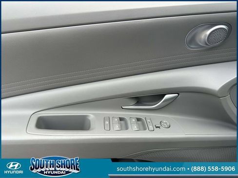 Certified 2024 Hyundai Elantra SE FWD image 18