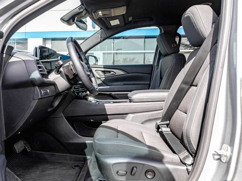 Used 2026 Chevrolet Traverse LT w/ LPO, Floor Liner Package FWD image 7