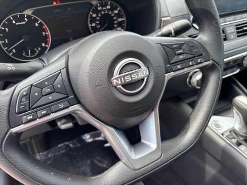 Used 2025 Nissan Altima 2.5 SV FWD image 28