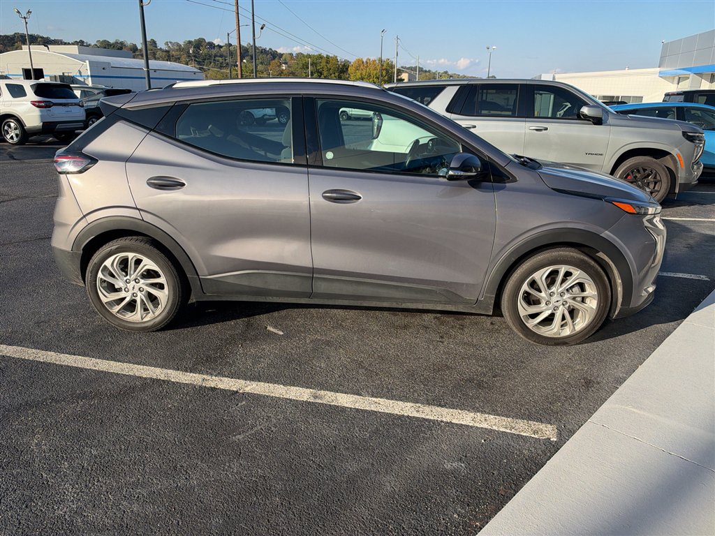 Used 2023 Chevrolet Bolt EUV LT FWD image 4