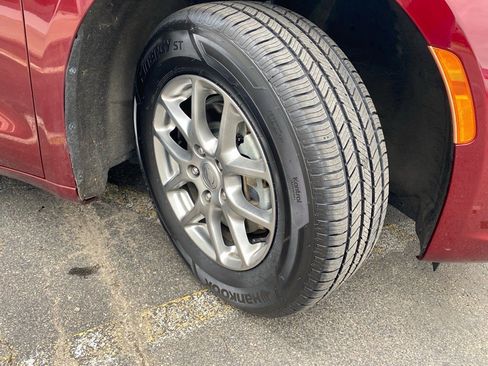 Used 2021 Chrysler Pacifica Touring w/ Cold Weather Group image 24