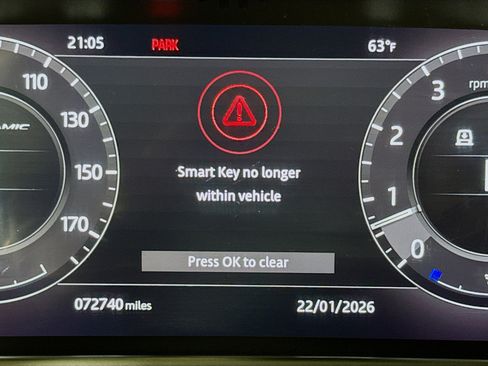 Used 2018 Land Rover Range Rover Velar R-Dynamic SE image 15