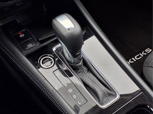 Certified 2021 Nissan Kicks SV FWD image 19