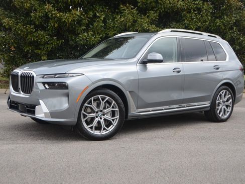 Used 2025 BMW X7 xDrive40i AWD/4WD image 5