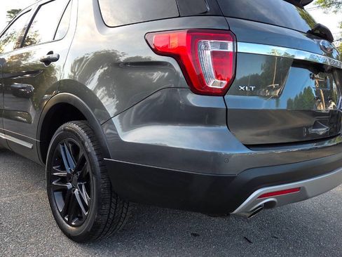 Used 2017 Ford Explorer XLT w/ Equipment Group 202A AWD/4WD image 12