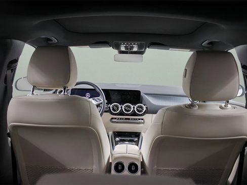 Used 2026 Mercedes-Benz GLA 250 image 10