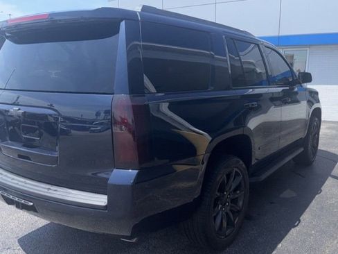 Used 2019 Chevrolet Tahoe LT w/ LT Signature Package AWD/4WD image 3