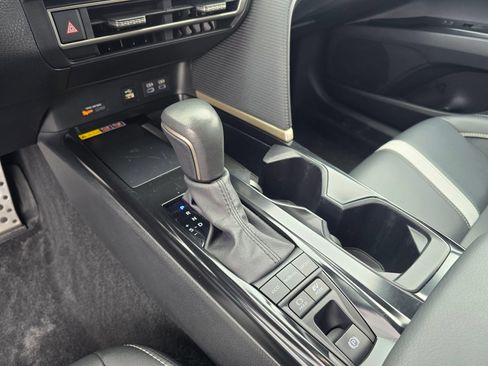 Used 2025 Toyota Camry SE FWD image 15