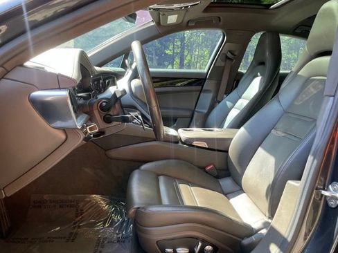 Used 2021 Porsche Panamera RWD image 14