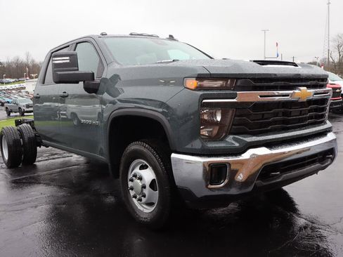 New 2026 Chevrolet Silverado 3500 LT w/ Convenience Package AWD/4WD image 2