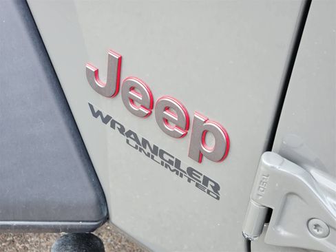 Used 2020 Jeep Wrangler Unlimited Rubicon w/ Dual Top Group image 11