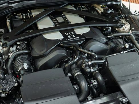 Used 2023 Aston Martin V12 Vantage RWD image 32