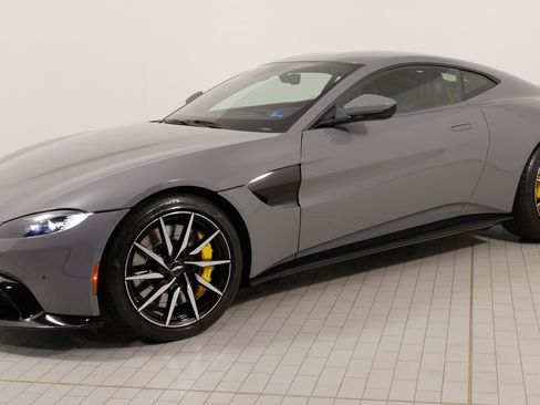 Used 2019 Aston Martin V8 Vantage Coupe RWD image 1