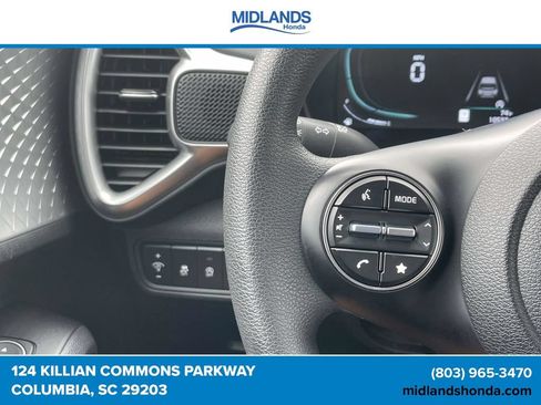 Used 2025 Kia Soul LX w/ LX Technology Package FWD image 18