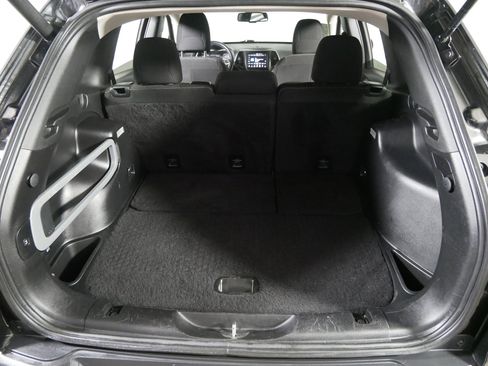 Used 2015 Jeep Cherokee Latitude w/ Comfort/Convenience Group image 18