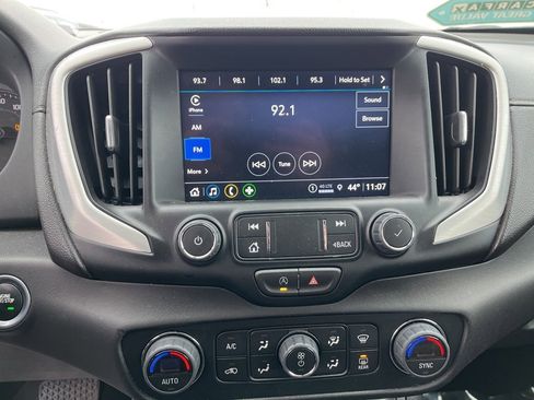 Used 2024 GMC Terrain SLT image 20