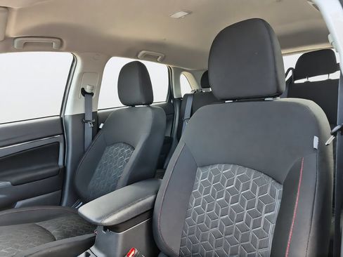 Used 2025 Mitsubishi Outlander Sport LE AWD/4WD image 28