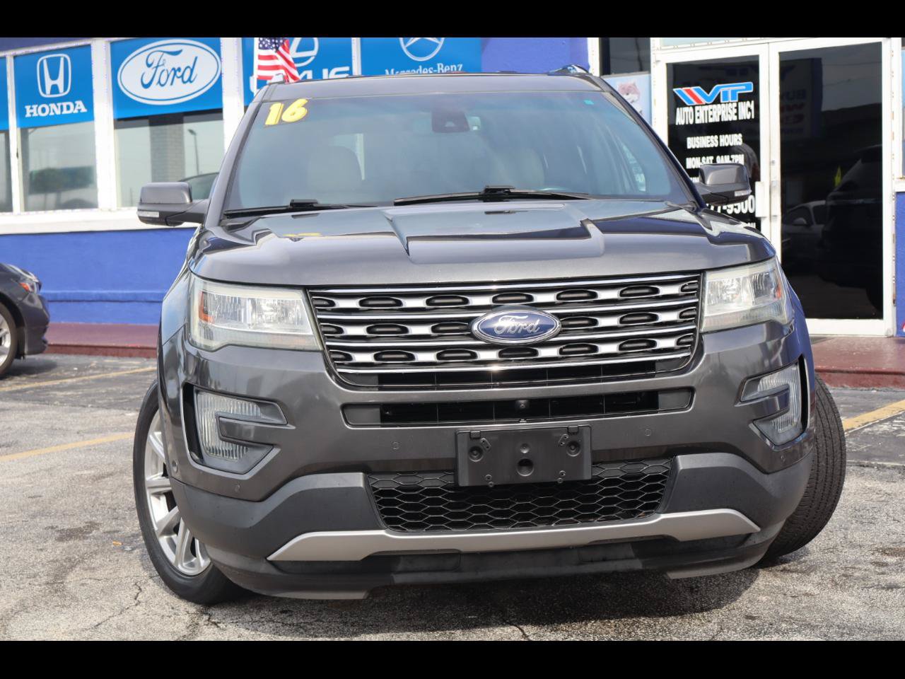 Used 2016 Ford Explorer Limited w/ Equipment Group 301A FWD image 3