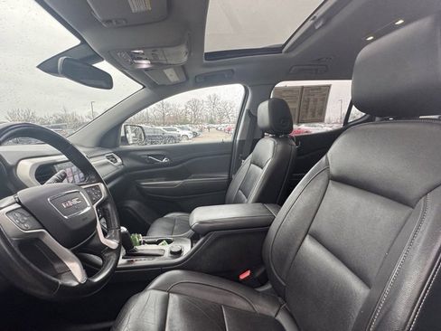 Used 2019 GMC Acadia SLT w/ LPO, Black Accent Package image 10