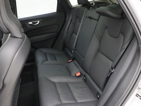 Used 2025 Volvo XC60 B5 Plus image 11